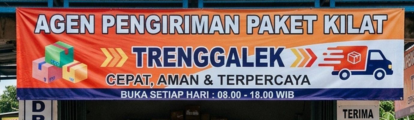 Detail desain spanduk agen pengiriman paket kilat Trenggalek dengan tipografi tegas, ikon kardus kargo, dan jadwal operasional